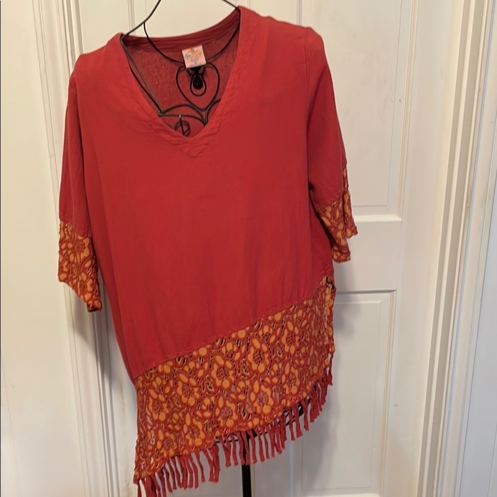 👁️👁️👁️3 for 12$👁️👁️👁️Women's Rust and Tan Top with Fringe